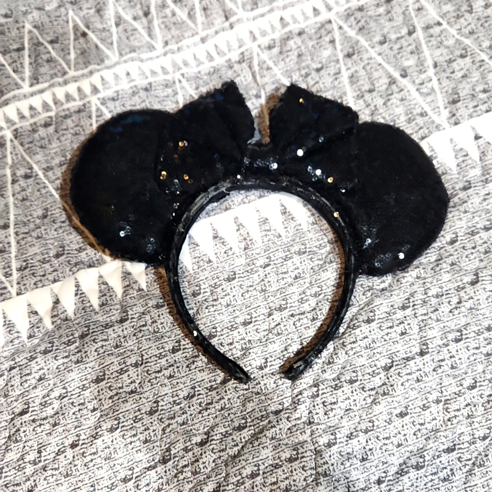 Black sequin Minnie ears